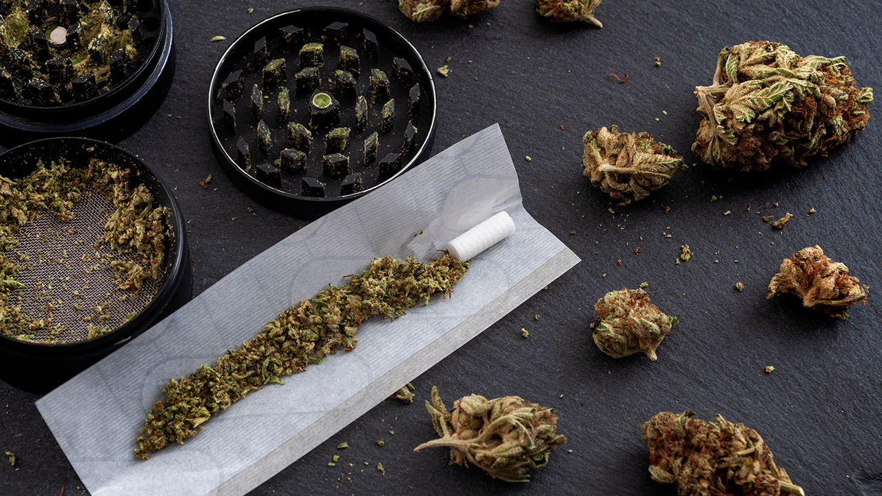 How to Roll a Joint: With &amp; Without a Filter | LivWell