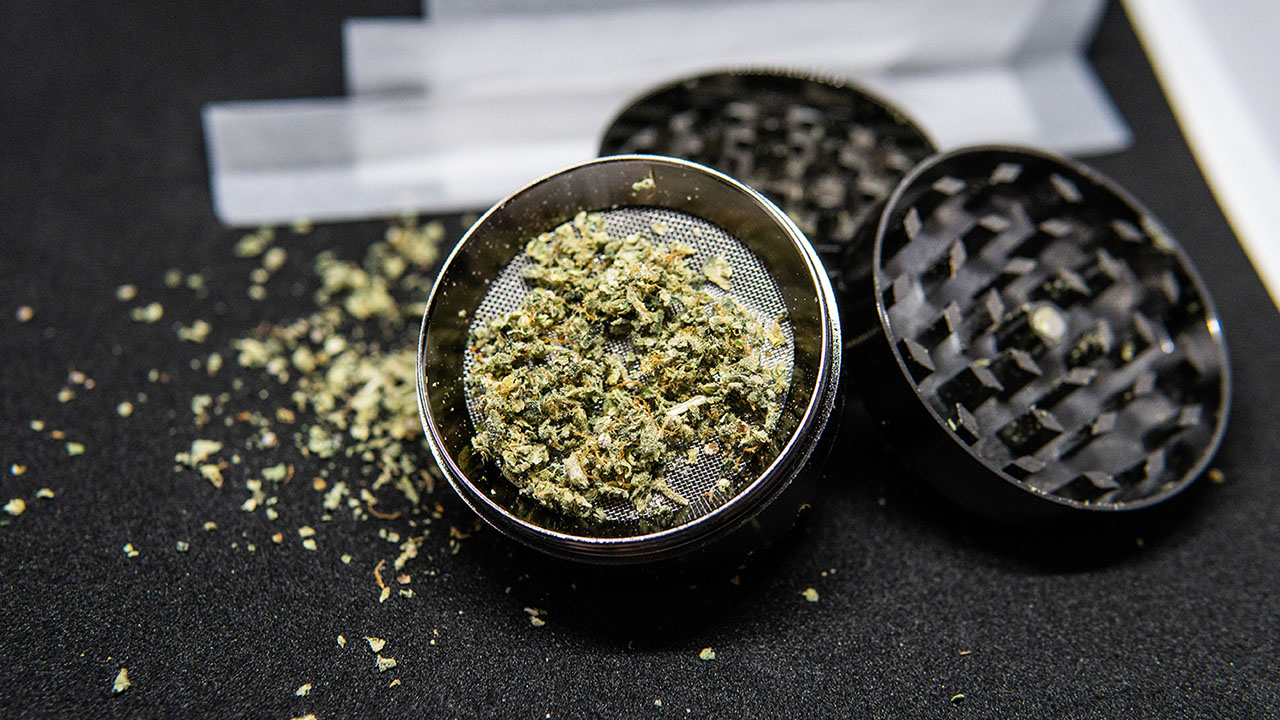 What Is A Marijuana Grinder &amp; How Do You Use It? | LivWell